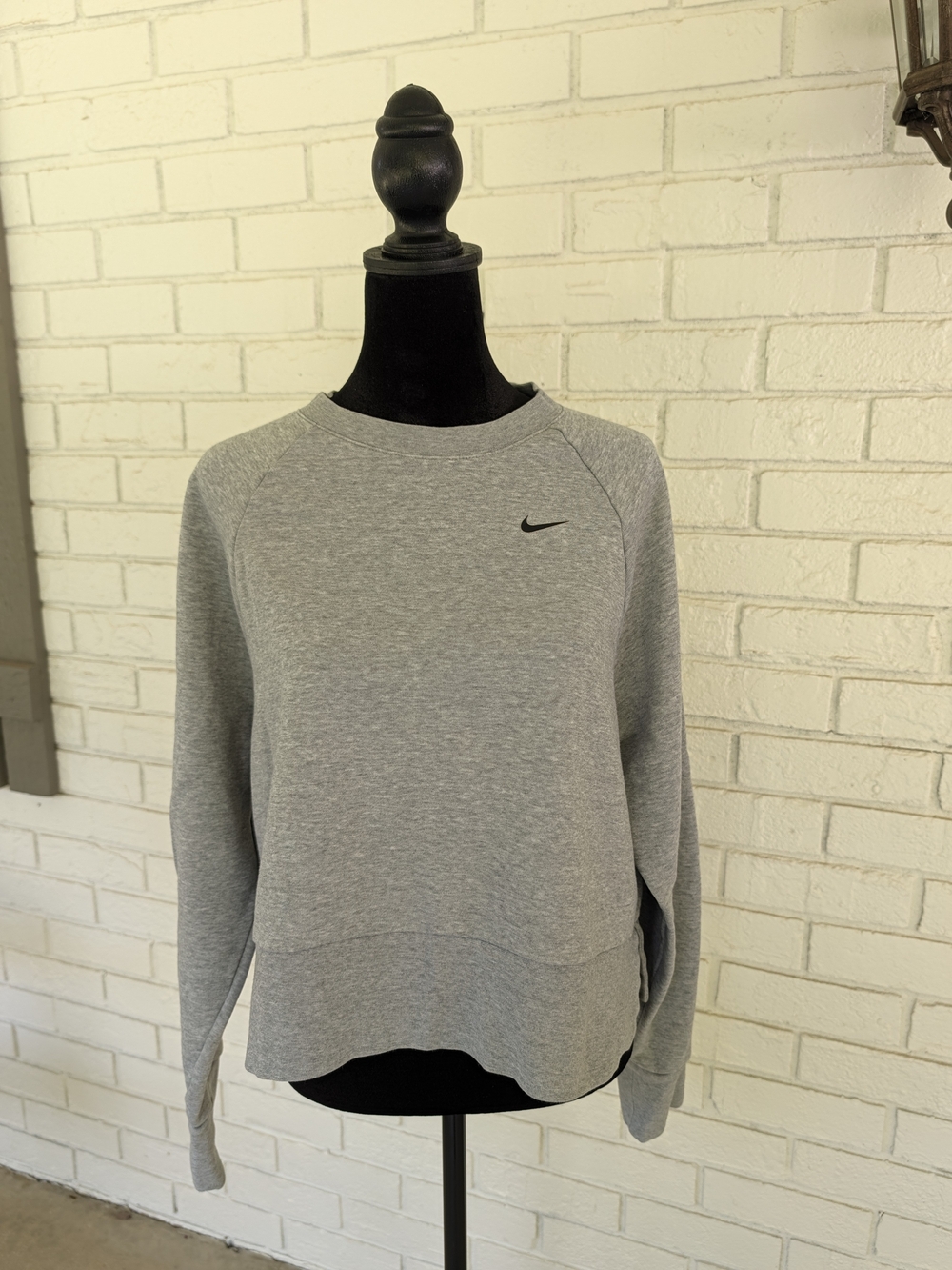 Nike Dri-FIT Versa Open Cutout Back Cropped Sweatshirt Gray M